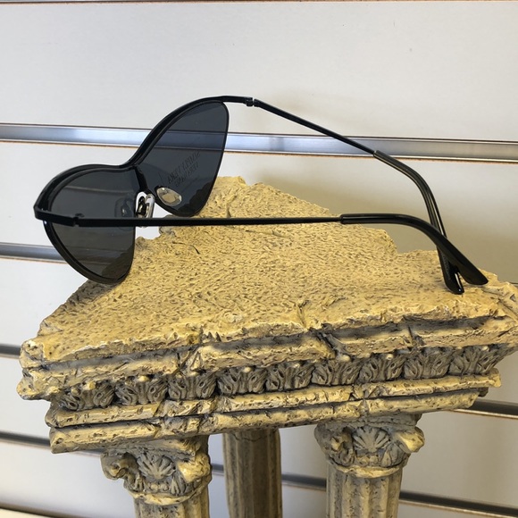 Retro Cats Eye 100% UV Protection Vera Wang Sunglasses - Picture 3 of 7